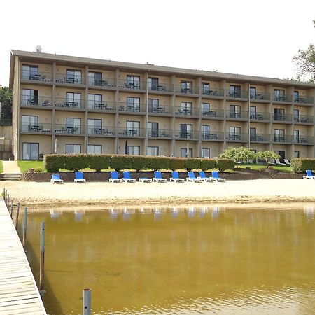 Beachfront Hotel Хоутън Лейк Екстериор снимка