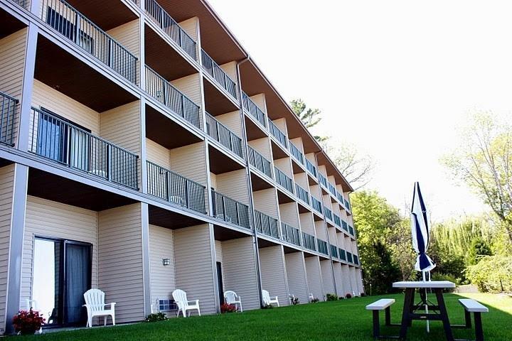 Beachfront Hotel Хоутън Лейк Екстериор снимка