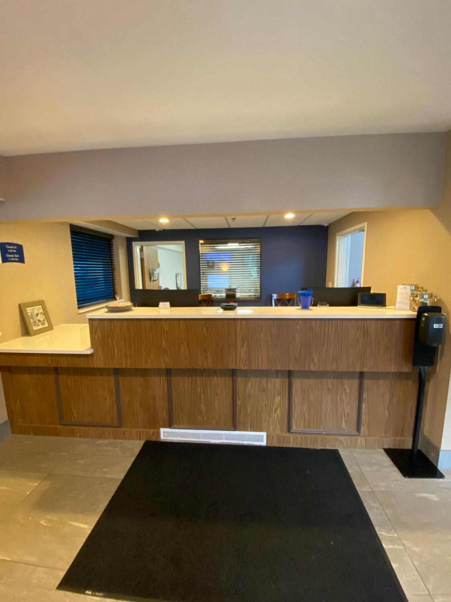 Beachfront Hotel Хоутън Лейк Екстериор снимка