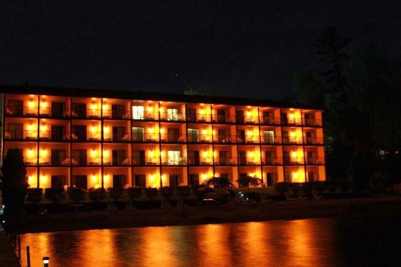 Beachfront Hotel Хоутън Лейк Екстериор снимка