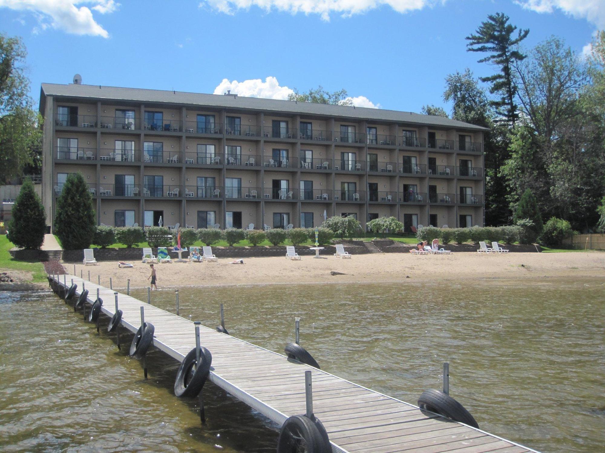 Beachfront Hotel Хоутън Лейк Екстериор снимка