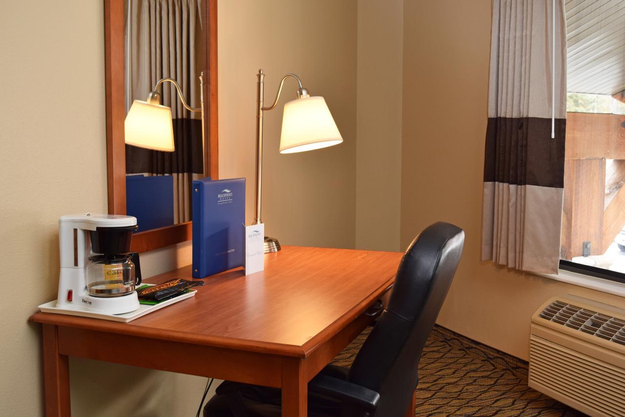 Beachfront Hotel Хоутън Лейк Екстериор снимка