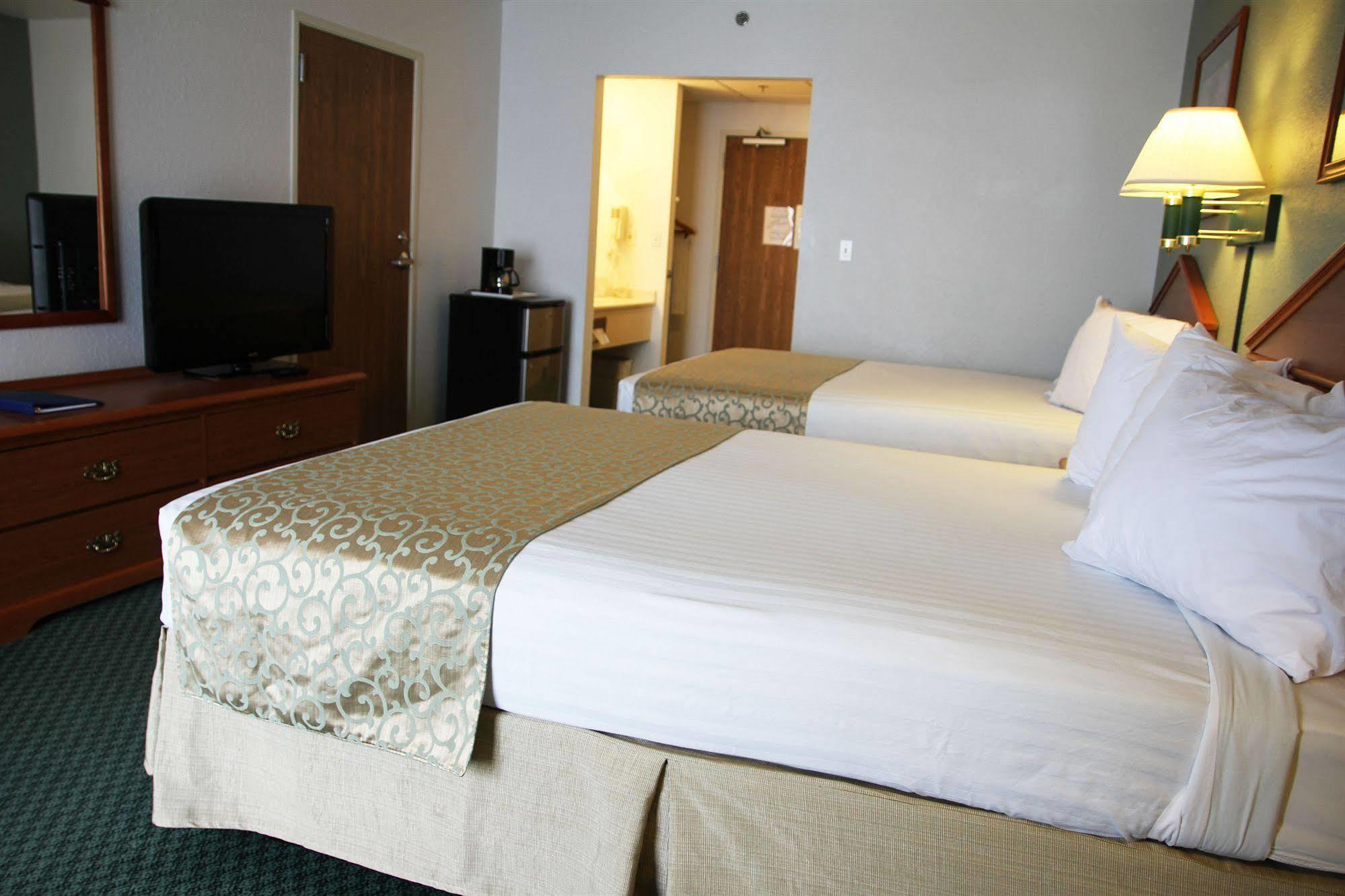 Beachfront Hotel Хоутън Лейк Екстериор снимка