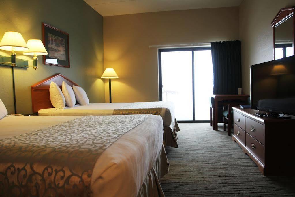 Beachfront Hotel Хоутън Лейк Екстериор снимка